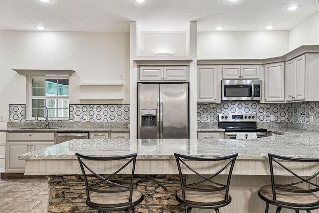 Building Photo - 16453 Pawnee Dr