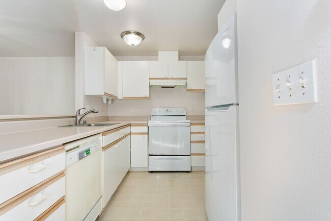 Building Photo - Spacious 3 Bed, 2 Bath Home with Garage & Large Yard in Puyallup!