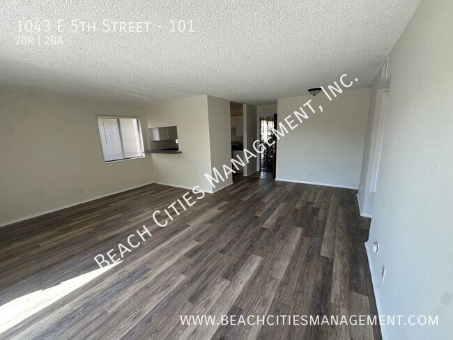 Building Photo - 1043 E 5th St