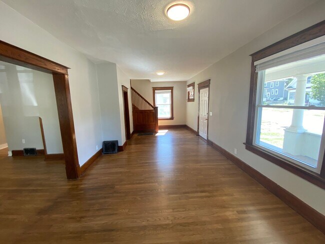 Building Photo - Fully Remodeled House!