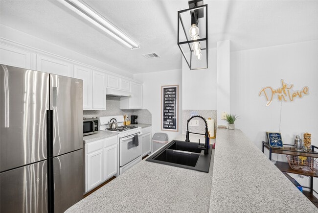 Building Photo - 1308 Andrews St