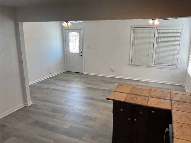 Building Photo - 5728 Sylvia Dr