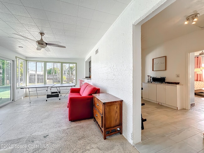 Building Photo - 113 SE 1st St