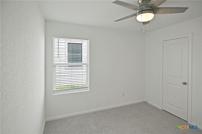 Building Photo - 527 Sarah Wy