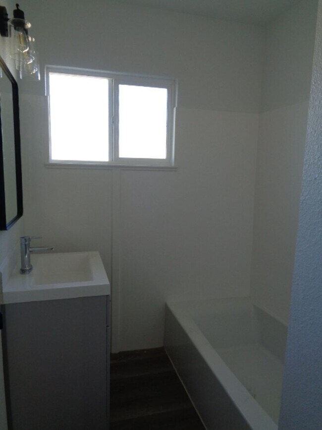 Building Photo - #1037-Osborn LLC