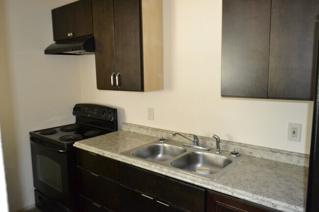 Building Photo - 1060 E Patrick Cir