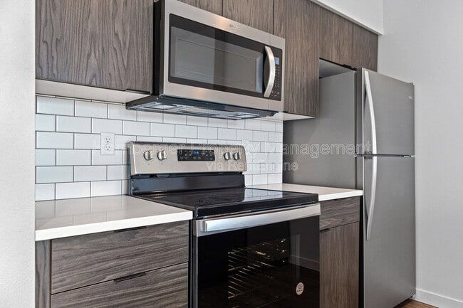 Building Photo - 1860 N Hamilton St