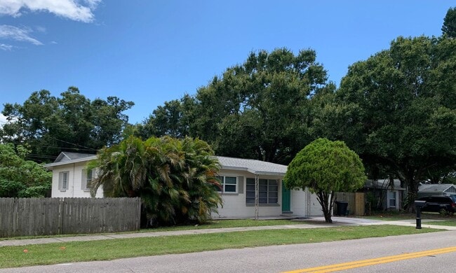 Primary Photo - Updated 3 Bedroom 2 Bath in Central Gulfport