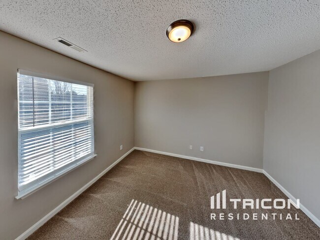 Building Photo - 242 Julian Pond Ln