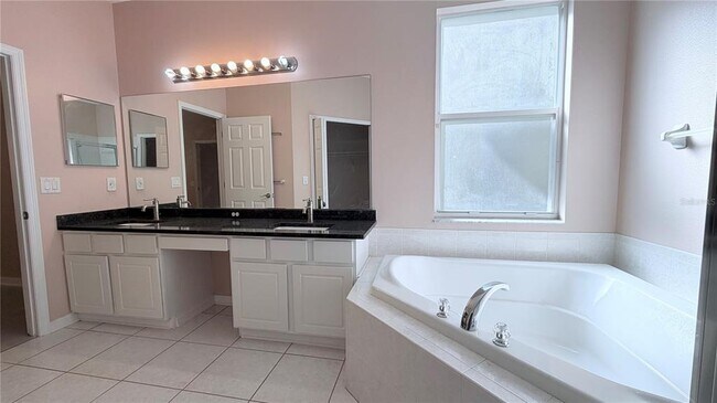 Building Photo - 4712 Mapletree Loop