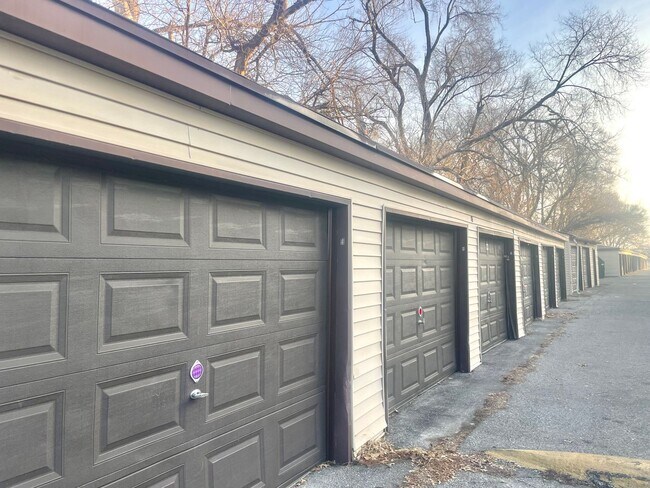 Building Photo - The Oaks | 2 Bedroom Unit