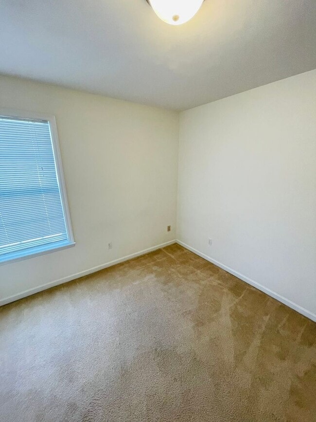 Building Photo - GLEN AT GOLDEN EAGLE