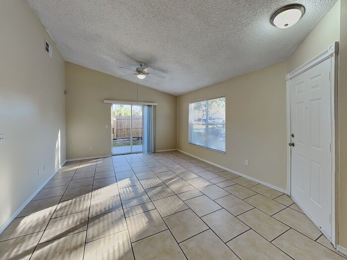 Building Photo - 11102 River Grove Dr