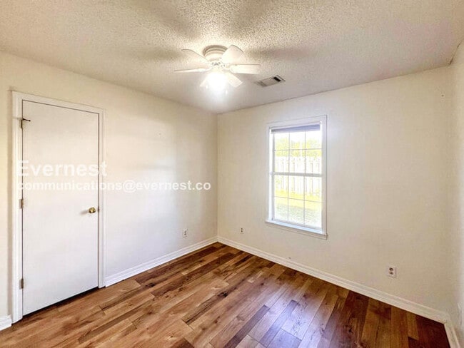 Building Photo - 6 Joel Ln