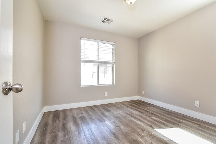 Building Photo - 8320 Jo Marcy Dr