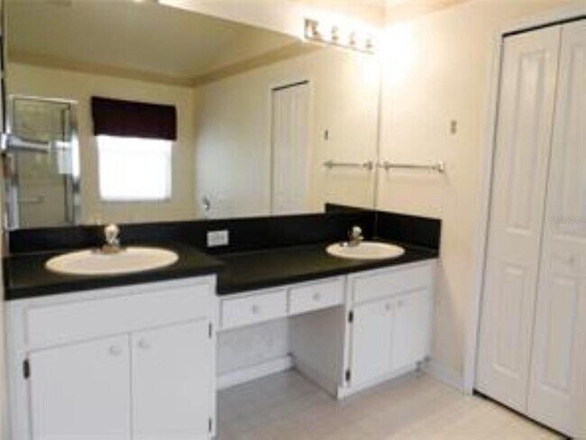 Building Photo - 1802 Durkee Pl