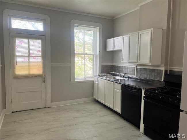 Building Photo - Dover