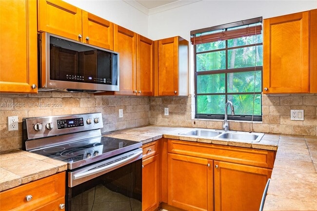 Building Photo - 2819 Coconut Ave