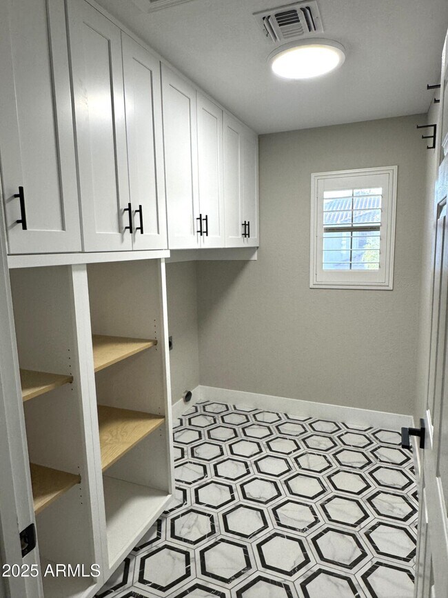 Building Photo - 3733 E Orchid Ct