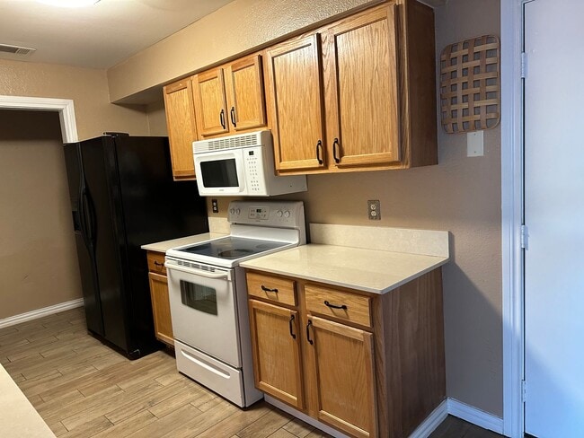 Building Photo - 2 Bedroom MISD House with Garage