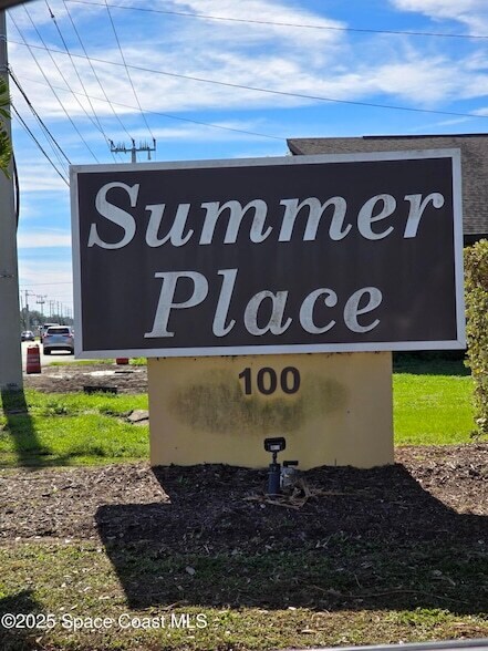 Building Photo - 245 Spring Dr