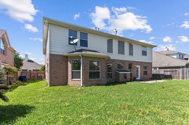 Building Photo - 3531 Shoreview Ln