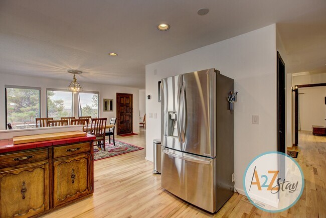 Building Photo - Executive Rental in North End Foothills