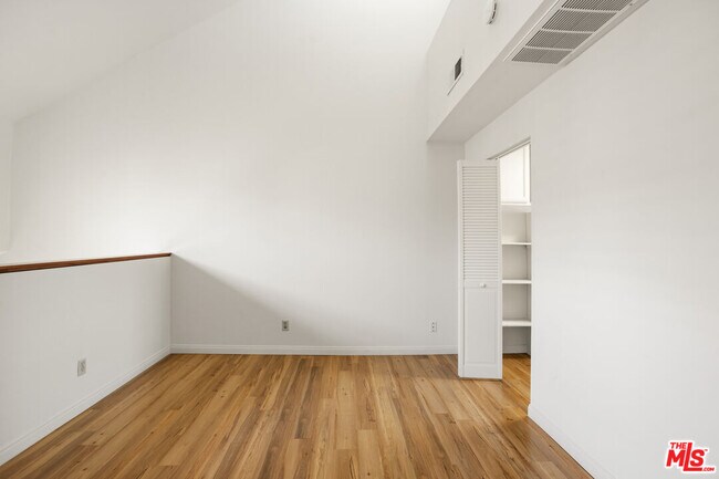 Building Photo - 249 Alpine St