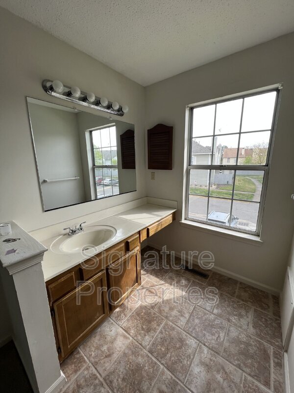Building Photo - 735 Ridge Cir