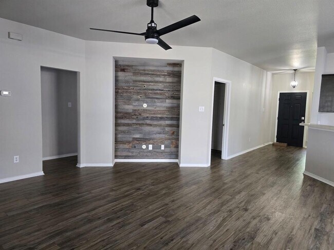 Building Photo - 231 Winter St