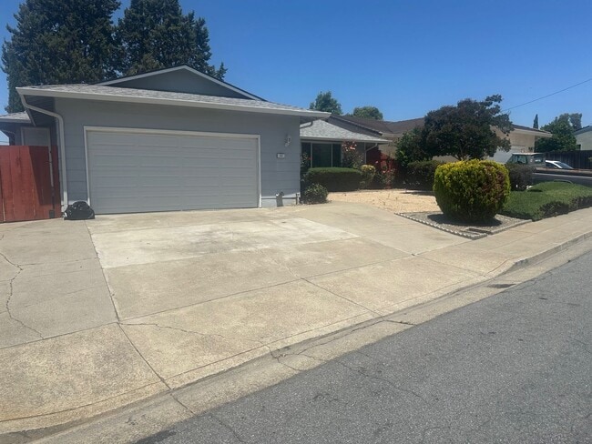 Primary Photo - Beautiful Single Story Warms Springs Home