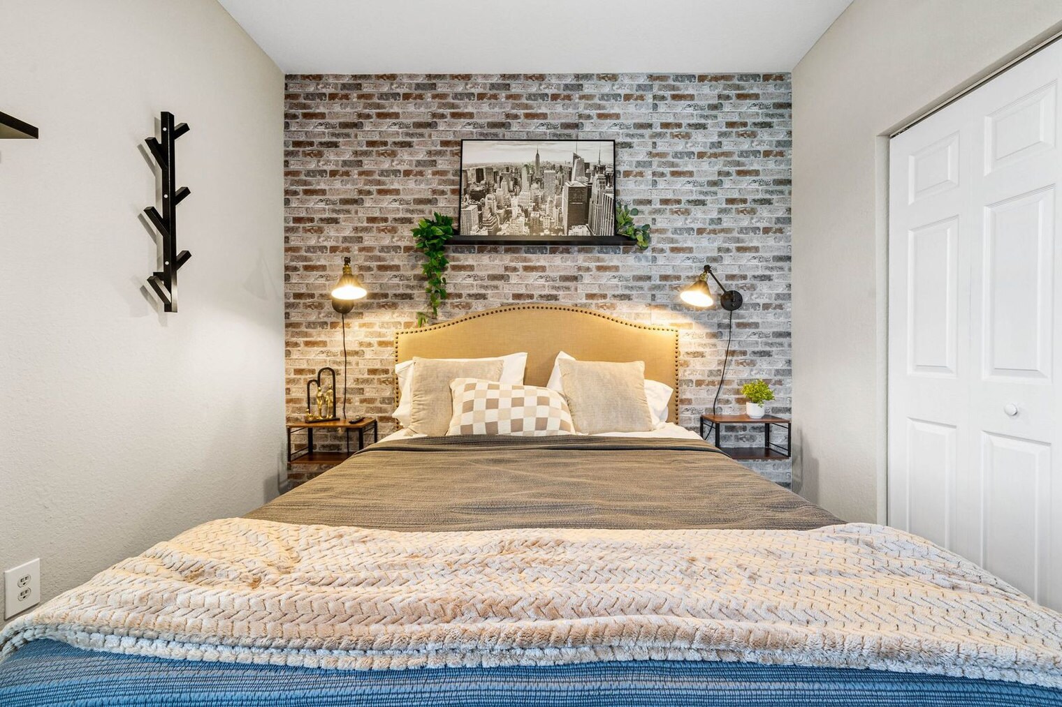 Building Photo - 10056 Montague St