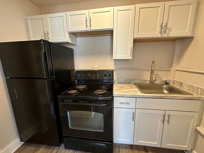 Building Photo - ***MOVE-IN SPECIAL***  Pet Friendly - Comp...