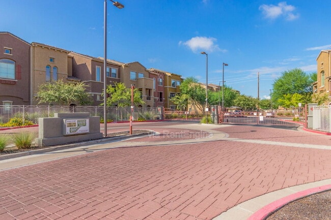 Building Photo - 900 S 94th St