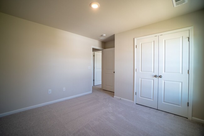 Building Photo - Stunning New Smart Home Palisades Area!