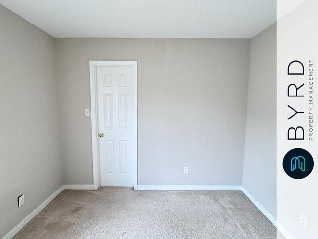 Building Photo - 115 E 14th St