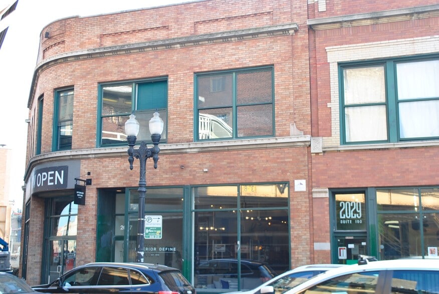 Building Photo - 2025 W North Ave