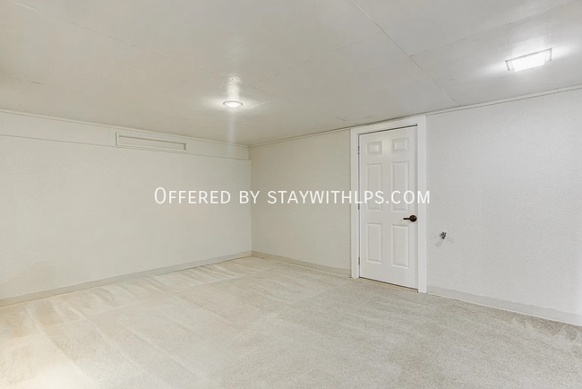 Building Photo - 5013 Scheibler Rd