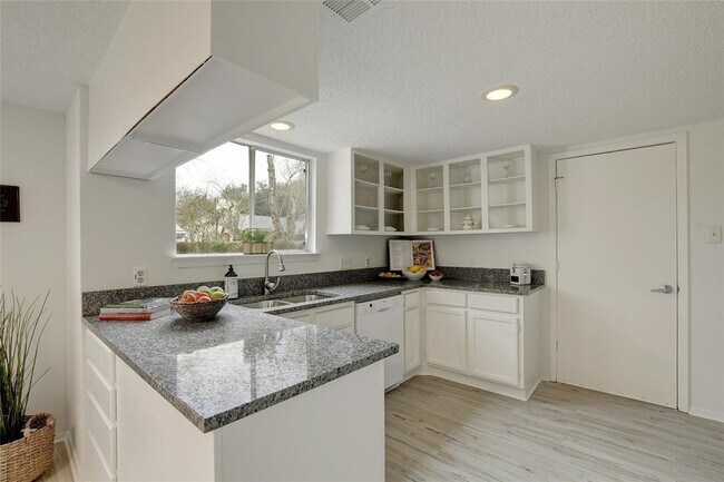 Building Photo - 4505 Clarno Dr
