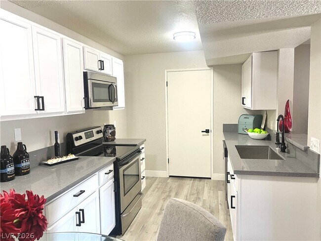 Building Photo - 5250 Mission Carmel Ln