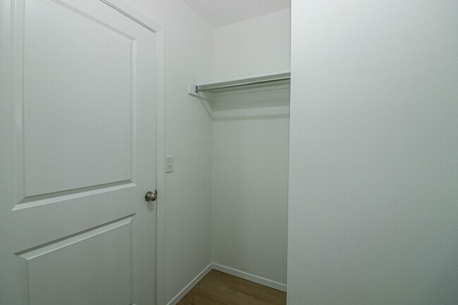 Building Photo - 3202 S 15th Pl