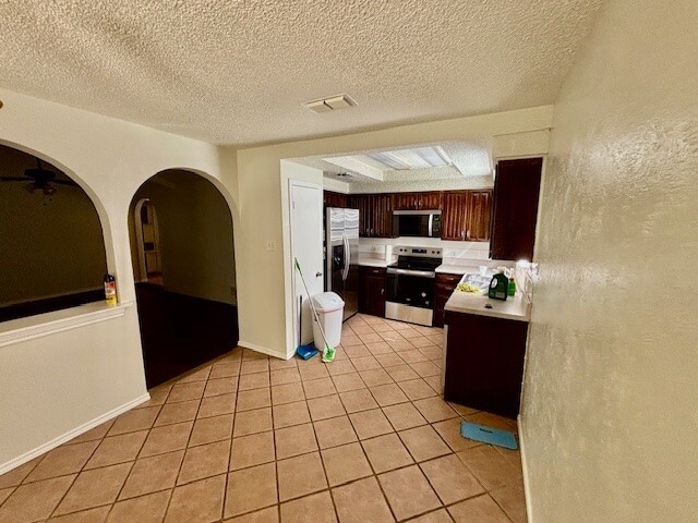 Building Photo - 2304 Vineyard Dr
