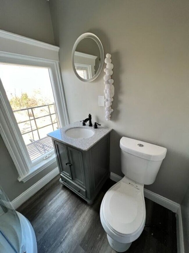 Building Photo - 1328 Chapel St