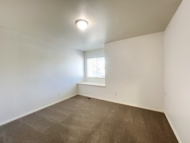 Building Photo - 5851 N Cobbler Ln