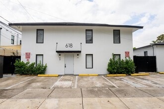 Building Photo - 618 SW 21st Ave