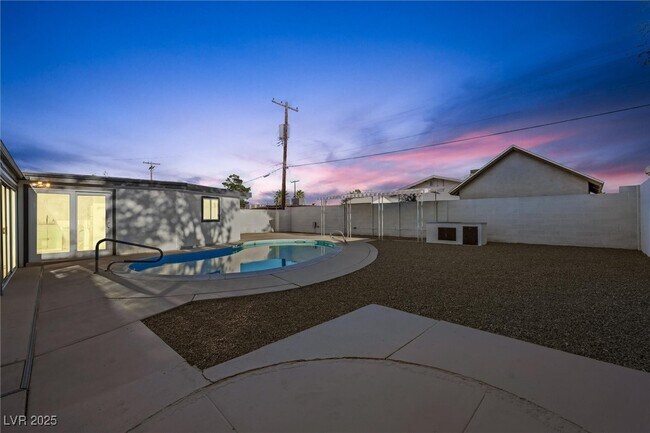 Building Photo - 4315 Ridgedale Ave