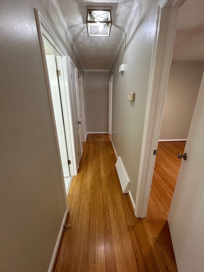 Building Photo - 29 Arrowhead Dr SE