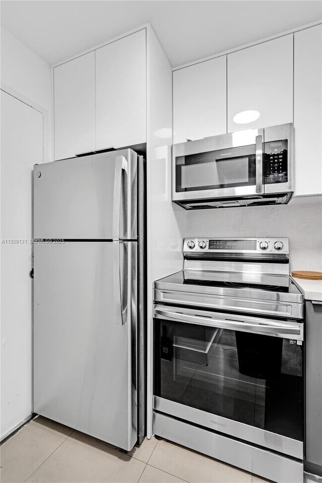 Building Photo - 800 West Ave