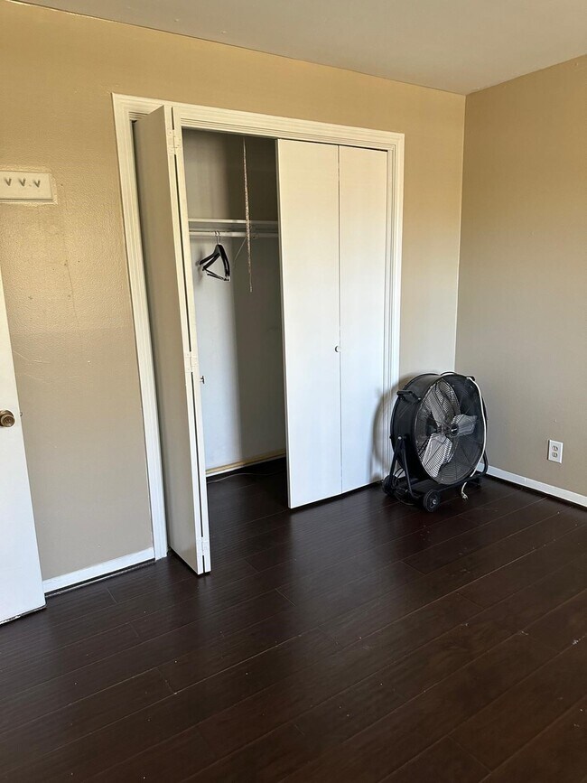 Building Photo - 800 Travis St