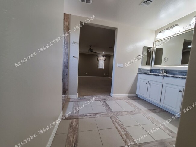 Building Photo - RANCHO CABRILLO 5 BEDROOM HOME FOR RENT